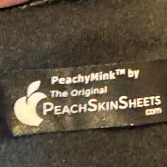 PeachyMink™ by PeachSkinSheets® Luxury Faux Mink Robe – Size M (Black) - Picture 4 of 10